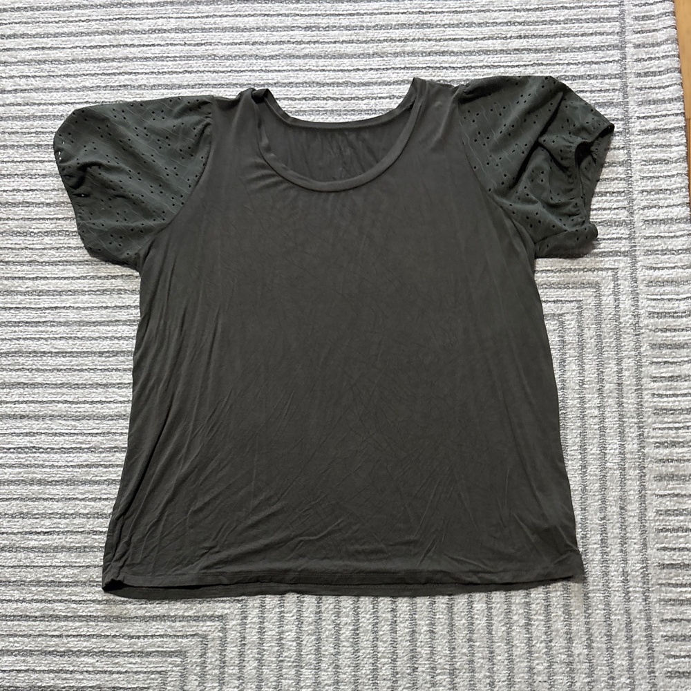 Eyelet sleeve design t shirt